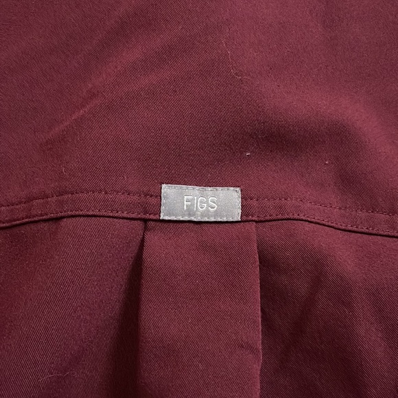 FIGS Technical Collection Rafaela Scrub Top in Maroon Size M - Picture 3 of 5